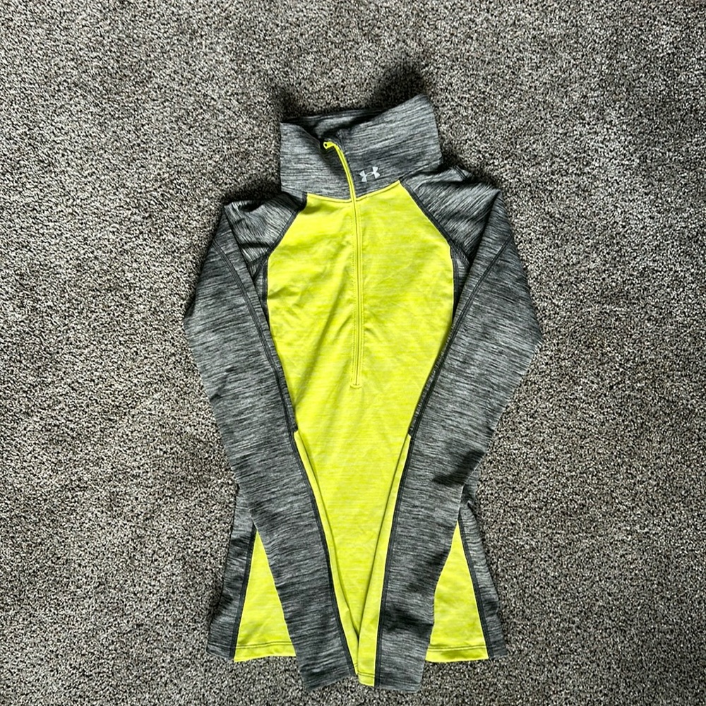 Women Under Armour pull-over